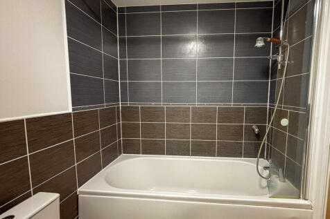 Family Bathroom 2