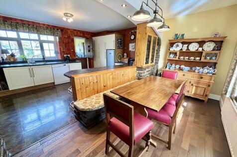 Kitchen / Breakfast Room
