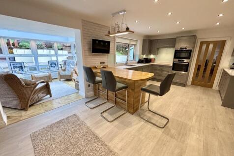Kitchen / Breakfast Room