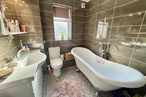 En-Suite Bathroom