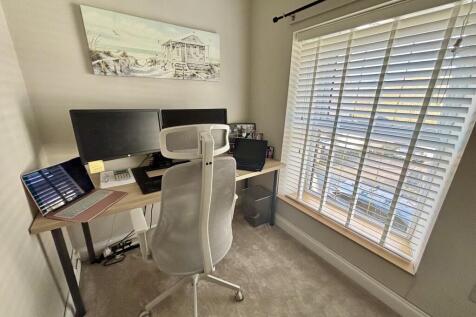 Bedroom 4/study/nursery
