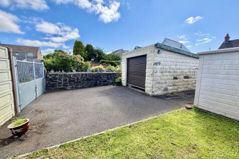Detached Garage