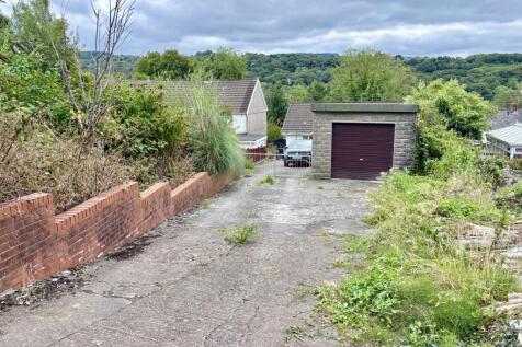 Driveway and detached garage 