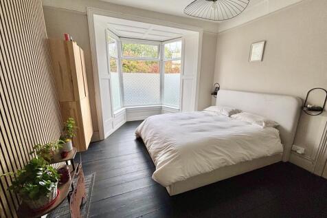 Bedroom 4/lounge