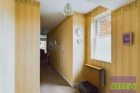 CAM03417G0-PR0270-STILL003.jpg