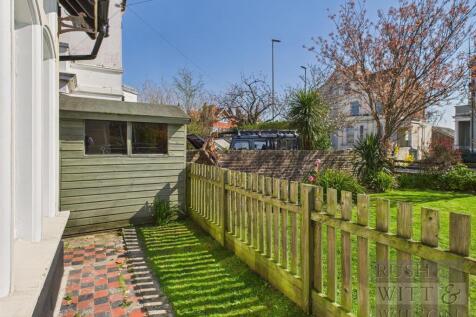 CAM03417G0-PR0595-STILL027.jpg