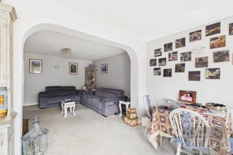 CAM03417G0-PR0637-STILL008.jpg
