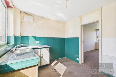 CAM03417G0-PR0670-STILL015.jpg