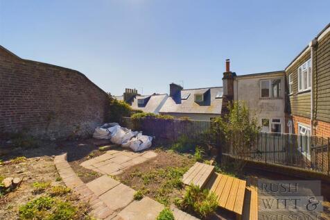 CAM03417G0-PR0241-STILL003.jpg