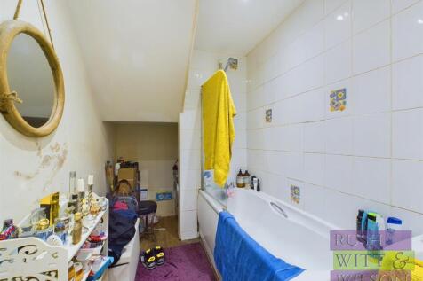 CAM03417G0-PR0237-STILL005.jpg