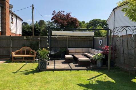 % Oakhill Cottages - Garden.jpg