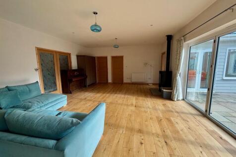 long barn - Living room.jpg