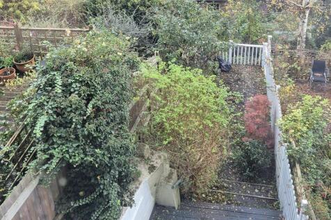 Garden - 5 Seaview Terrace.jpg