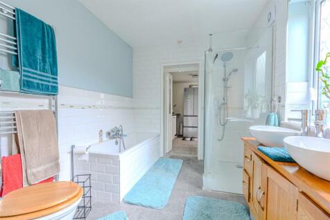 Ground floor bathroom
