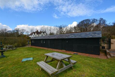 Outbuilding/Bar