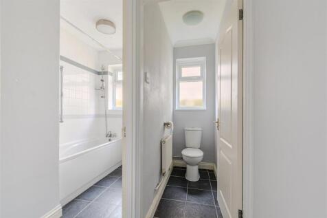 Bath/cloakroom