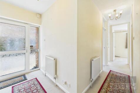 CAM05455G0-PR0017-STILL016.jpg