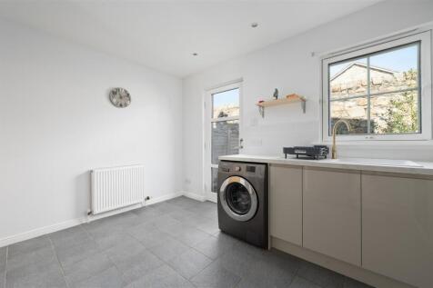 19 Craigflower Court 010.JPG
