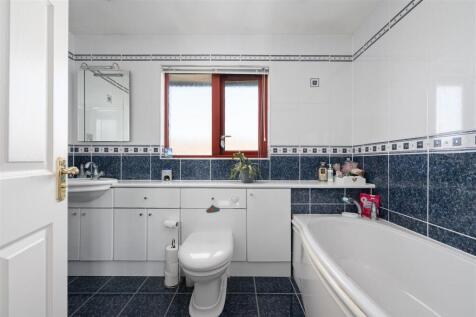 13 Westhall Crescent 023.JPG