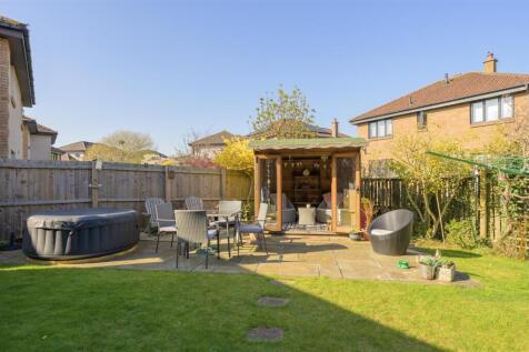 13 Westhall Crescent 027.jpg