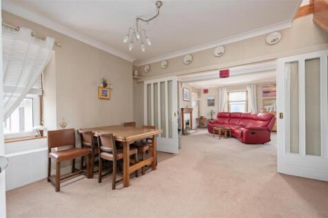 4 Preston Crescent 016.JPG