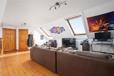 4 Preston Crescent 028.JPG