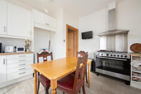 87 Arthur Street 012.JPG