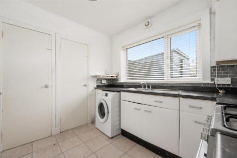 25 Springhill Brae 009.jpg