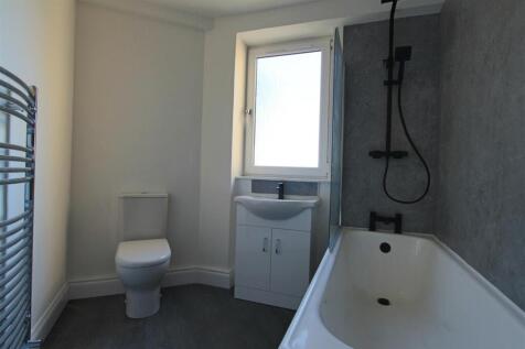 6. Bathroom.JPG