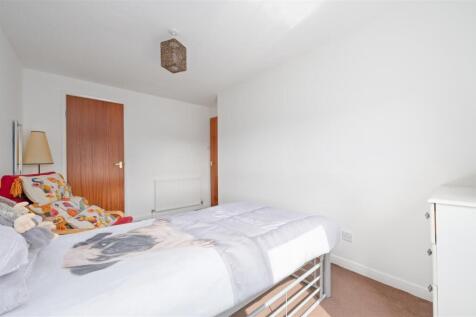 7 Fairley Court 018.JPG