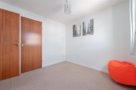 7 Fairley Court 020.JPG
