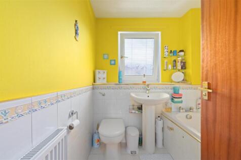 7 Fairley Court 021.JPG