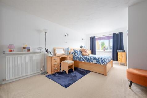 7 Fairley Court 023.JPG