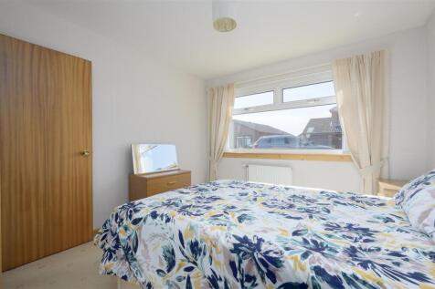 23 Glen Moriston Drive 009.jpg