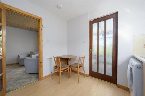 23 Glen Moriston Drive 013.jpg