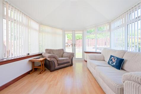 37 Dovecot Way 015.JPG