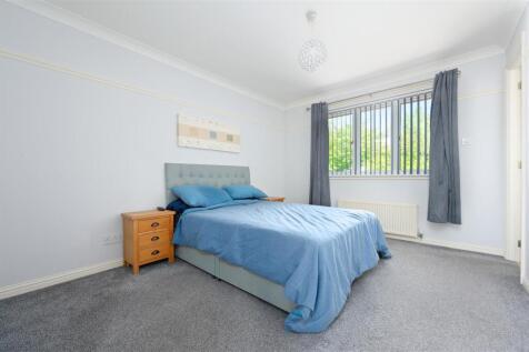 37 Dovecot Way 020.JPG