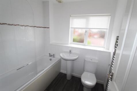 Main Bathroom.JPG