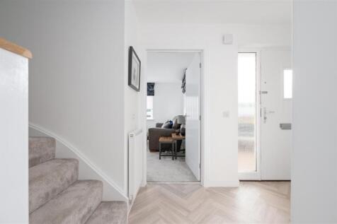 90WoodpeckerCrescent004.JPG