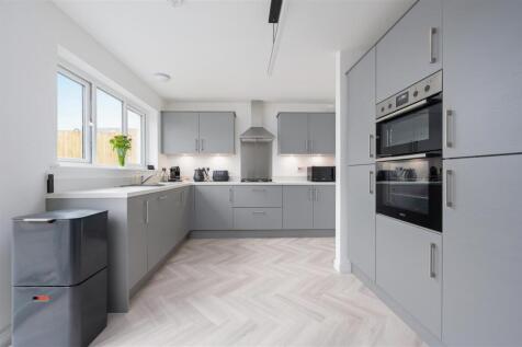 90WoodpeckerCrescent012.JPG