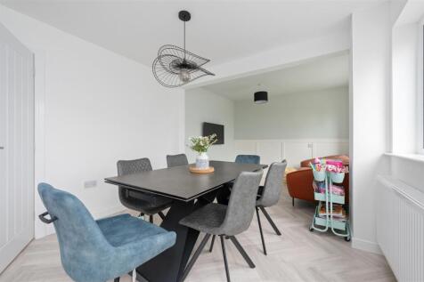 90WoodpeckerCrescent016.JPG