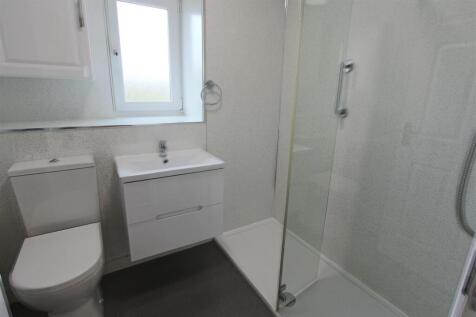7. Shower Room.JPG