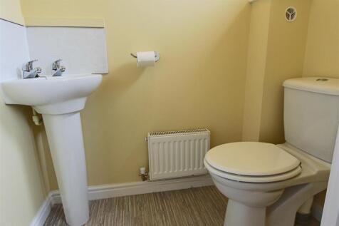 8. WC Cloackroom.JPG