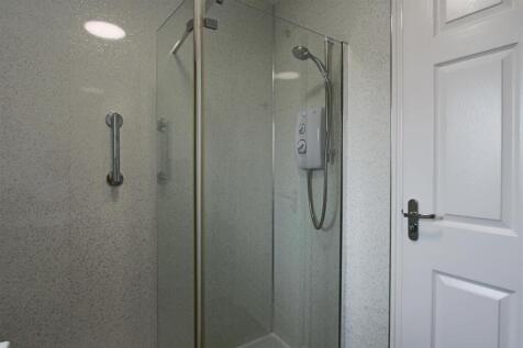 17. Shower Room.JPG