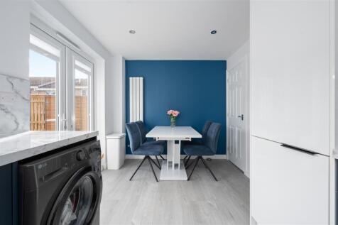 16DundonnellWay010.JPG