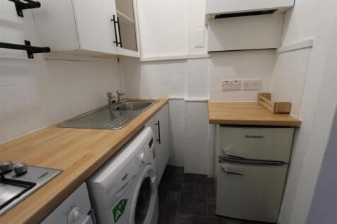 3. Kitchen.JPG