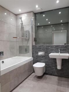 Catherines Wynd Main Bathroom 6.jpg