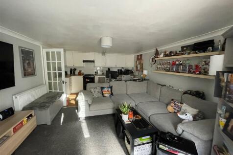 Lounge/Kitchen
