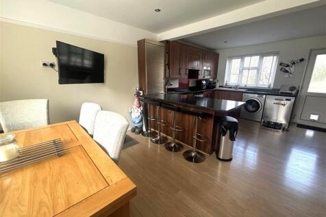 Dining to Kitchen