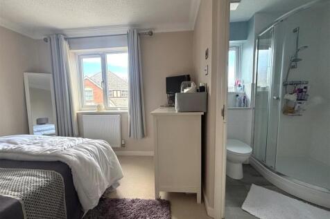 Bedroom 1/En-Suite